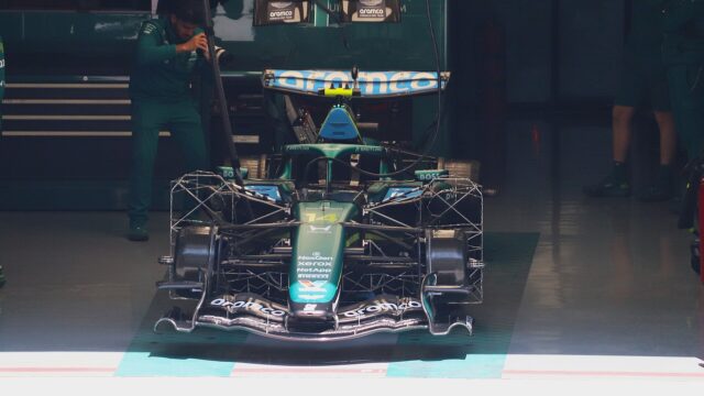 Aston Martin AMR26 nos boxes do GP da China de 2026
